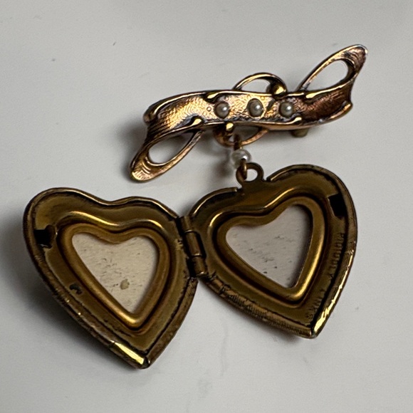 Vintage Heart Locket Brooch with Pearls - Picture 3 of 9